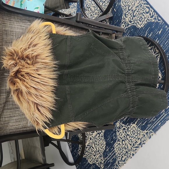 Vest - Picture 2 of 4